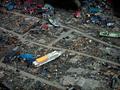 Japonia. Prom wyrzucony na brzeg po przejściu tsunami w marcu 2011 (fot. Garry Welch, US Navy)